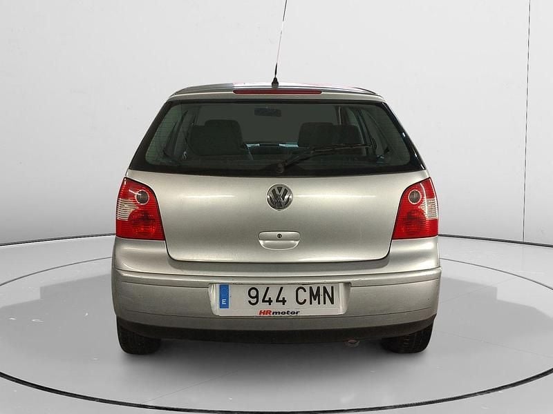 Usado VW Polo Highline 80 CV (58 kW) 2003 Gris / plata Berlina