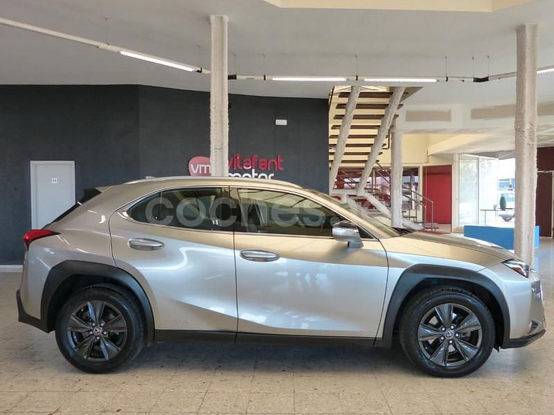 Usado Lexus UX Business Edition 184 CV (135 kW) 2021 Gris / plata SUV