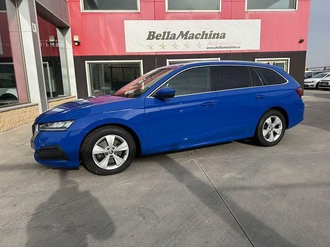 Usado Skoda Octavia Style 150 CV (110 kW) 2021 Azul Familiar