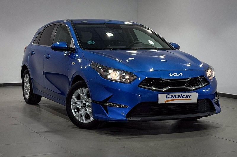 Usado Kia Ceed 100 CV (73 kW) 2023 Azul Utilitario
