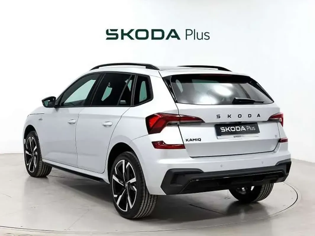 Usado Skoda Kamiq Monte Carlo 116 CV (85 kW) 2025 Plateado SUV