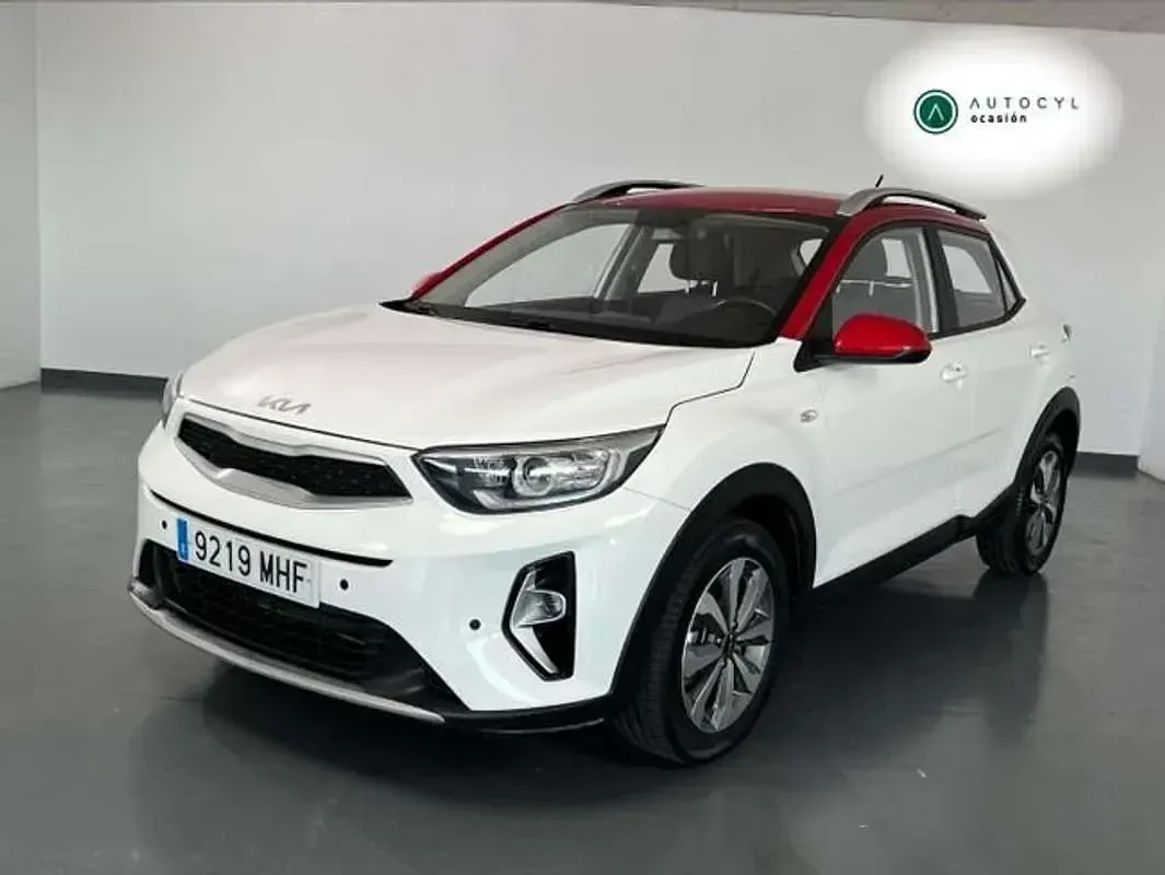 Usado Kia Stonic 84 CV (61 kW) 2023 Blanco SUV