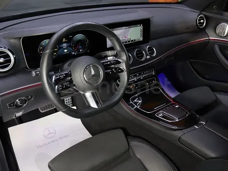 Usado Mercedes E300 321 CV (236 kW) 2022 Negro Berlina