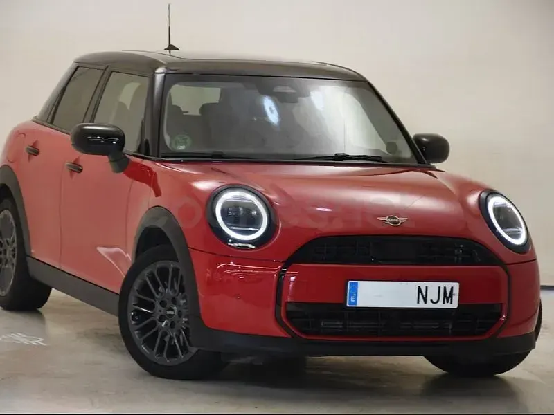 Usado Mini Cooper Classic 114 kW (156 CV) 2026 Rojo Utilitario