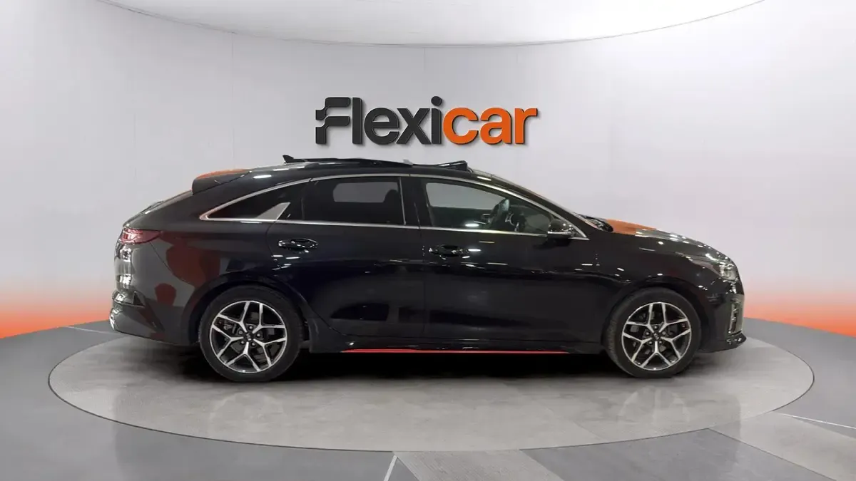 Usado Kia ProCeed GT-Line 140 CV (102 kW) 2019 Negro Familiar