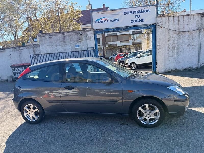 Usado Ford Focus Trend 100 CV (73 kW) 2003 Gris / plata Berlina