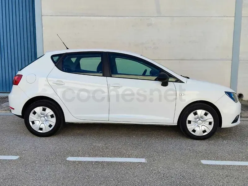 Usado Seat Ibiza Reference 90 CV (66 kW) 2017 Blanco Berlina