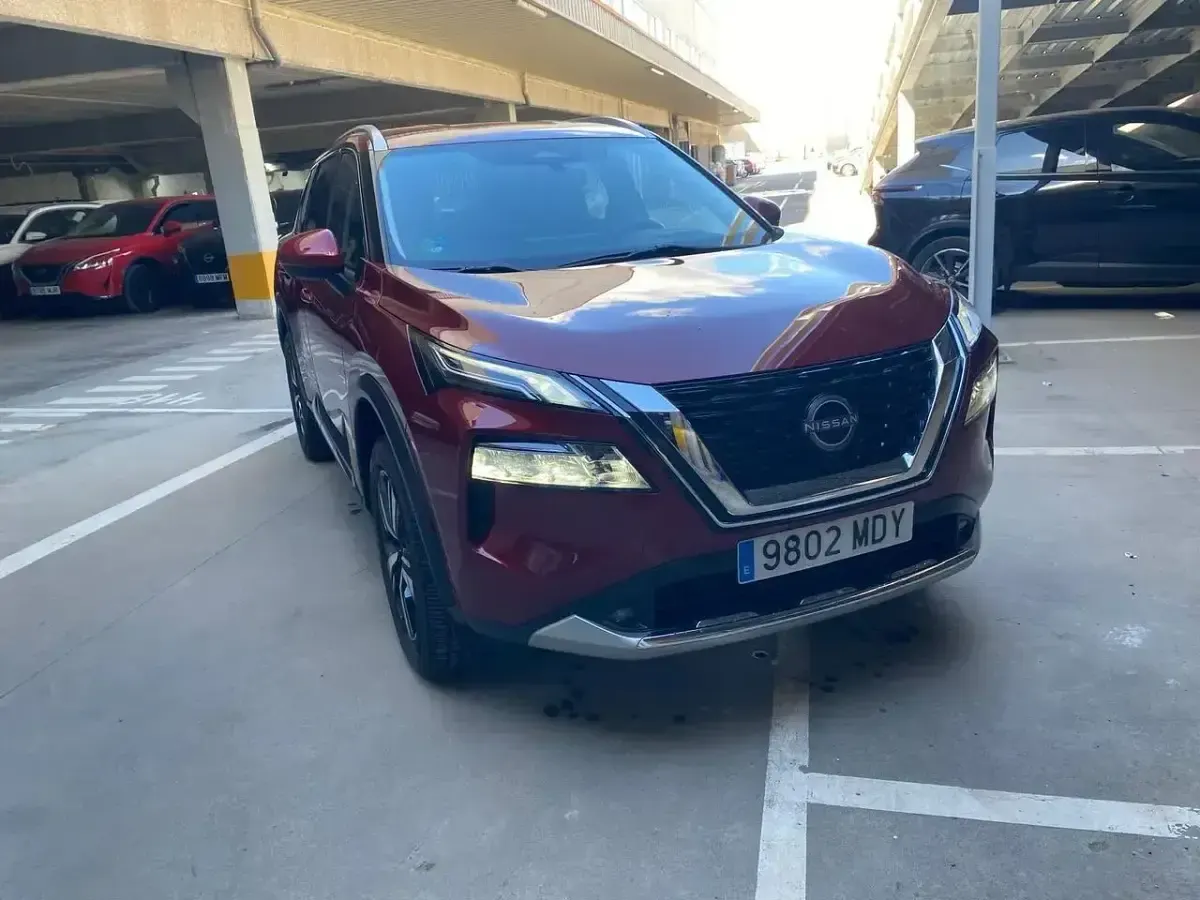 Usado Nissan X-Trail Tekna 163 CV (119 kW) 2023 Rojo SUV