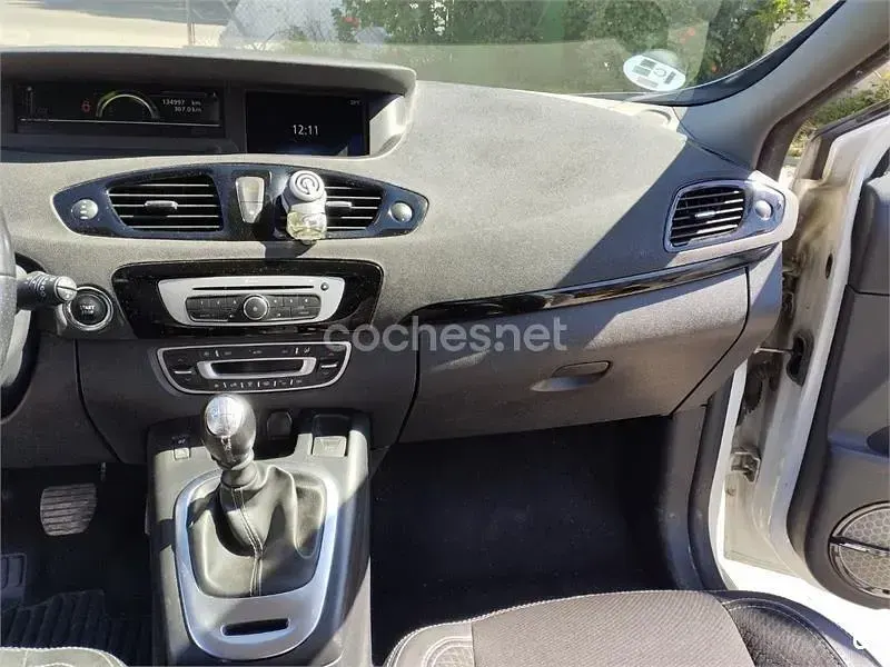 Usado Renault Scénic Bose Edition 130 CV (95 kW) 2014 Blanco Monovolumen