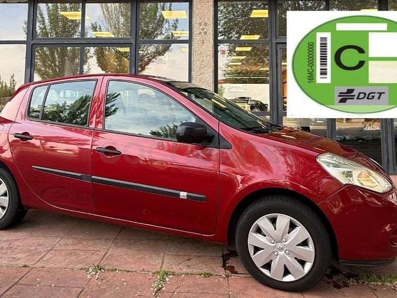 Usado Renault Clio II 75 CV (55 kW) 2010 Granate Berlina