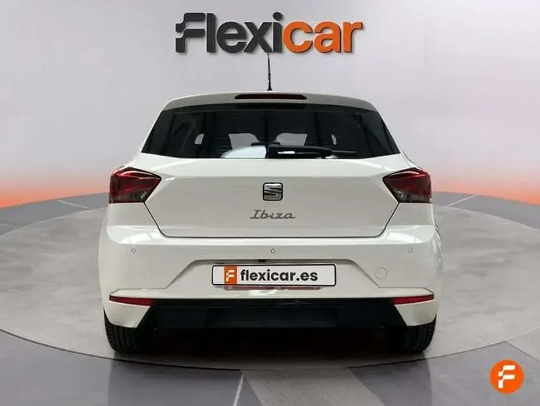 Usado Seat Ibiza Style 116 CV (85 kW) 2021 Blanco Utilitario