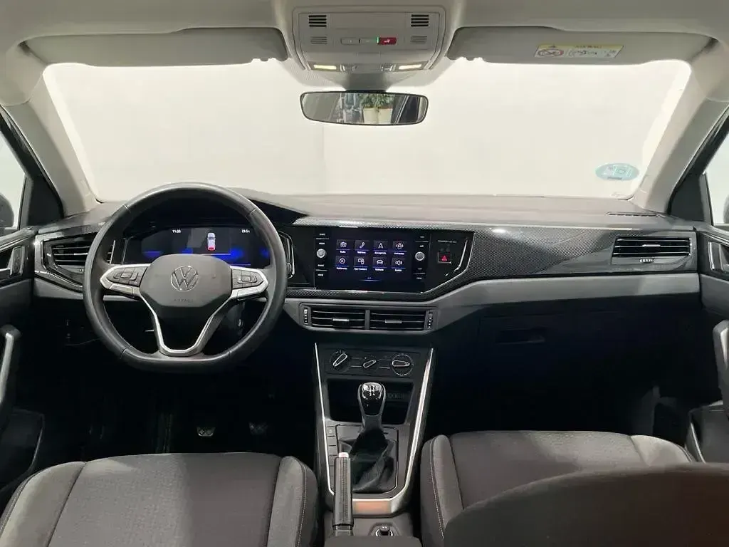 Usado VW Polo Life 95 CV (69 kW) 2023 Gris Utilitario