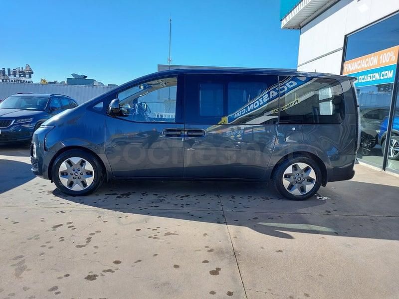 Usado Hyundai Staria 177 CV (130 kW) 2023 Gris / plata Monovolumen