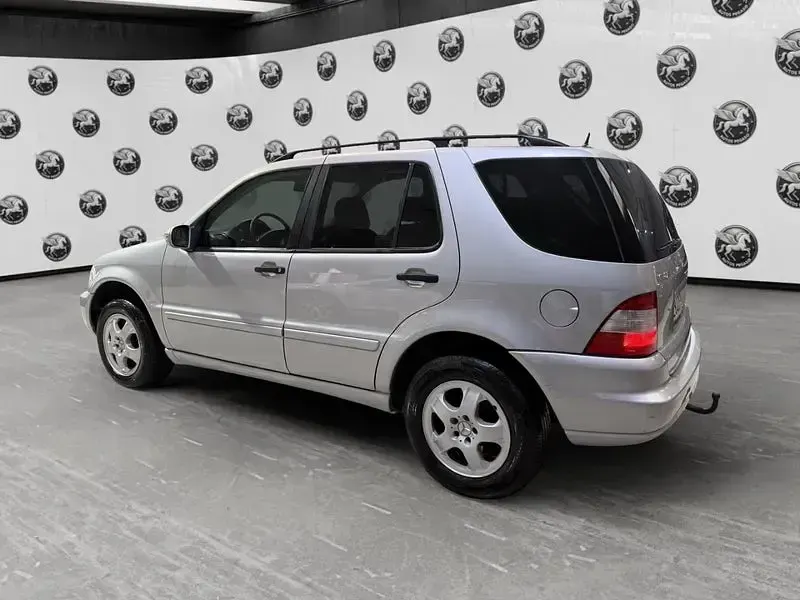 Usado Mercedes ML270 163 CV (119 kW) 2003 Gris / plata SUV