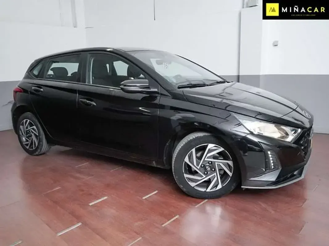 Usado Hyundai i20 101 CV (74 kW) 2024 Negro Utilitario