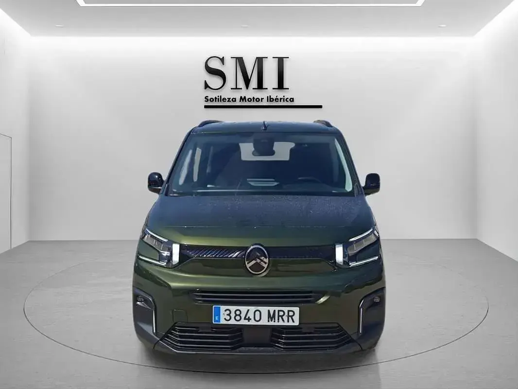 Usado Citroën Berlingo 102 CV (75 kW) 2024 Verde Monovolumen