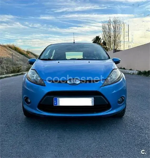 Usado Ford Fiesta Trend 82 CV (60 kW) 2010 Azul Utilitario