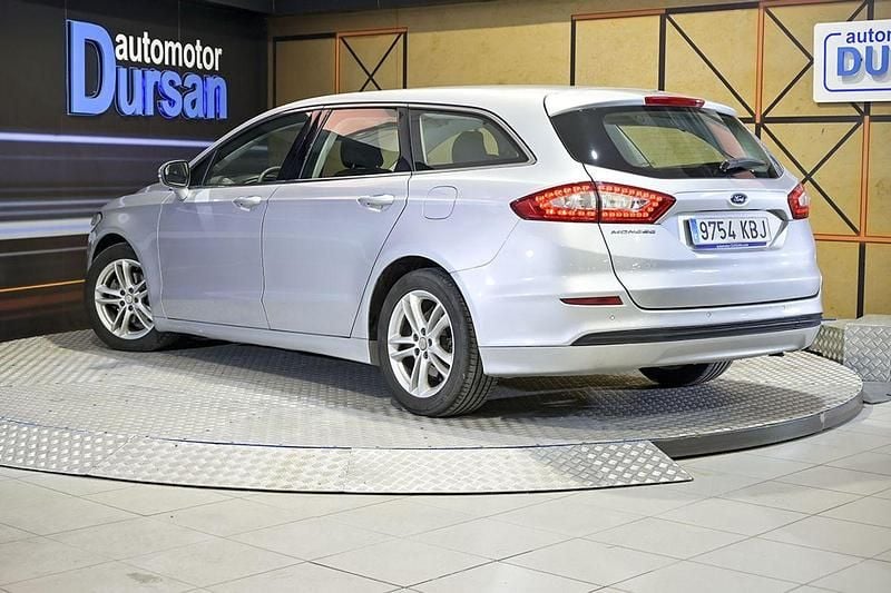 Usado Ford Mondeo Trend 121 CV (88 kW) 2017 Gris Familiar