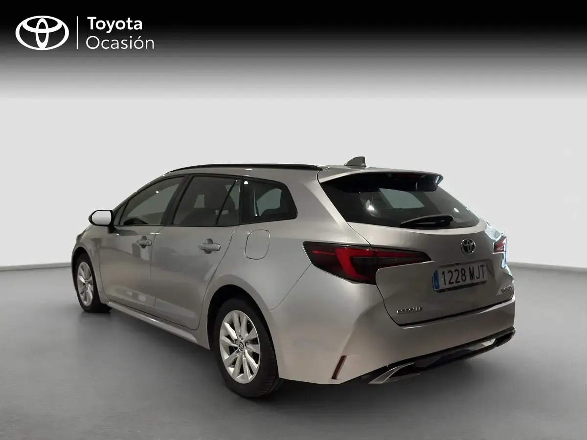 Usado Toyota Corolla Active 140 CV (102 kW) 2023 Gris Familiar