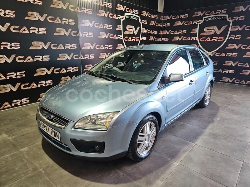 Usado Ford Focus Ghia 115 CV (84 kW) 2006 Azul Berlina