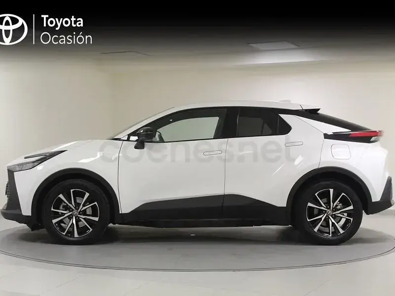 Käytetty Toyota C-HR Advance 223 HP (164 kW) 2025 Valkoinen Katumaasturi