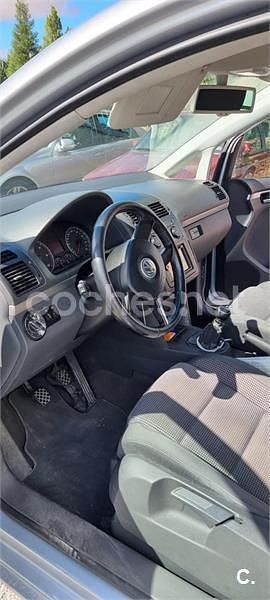 Usado VW Touran Highline 136 CV (100 kW) 2005 Gris / plata Monovolumen