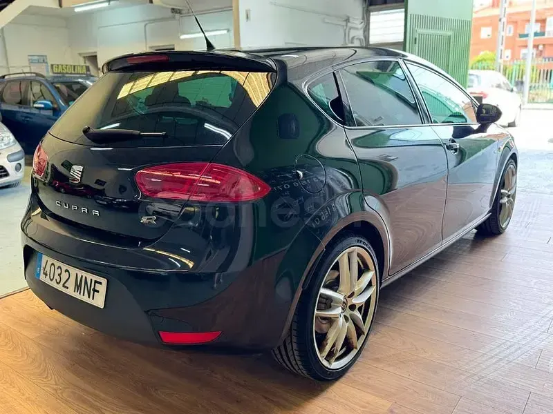 Usado Seat Leon CUPRA 265 CV (194 kW) 2012 Negro Berlina
