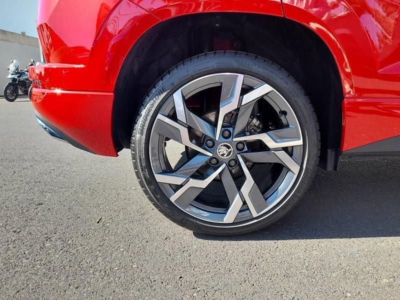 Usado Skoda Karoq SportLine 150 CV (110 kW) 2025 Rojo velvet metalizado SUV