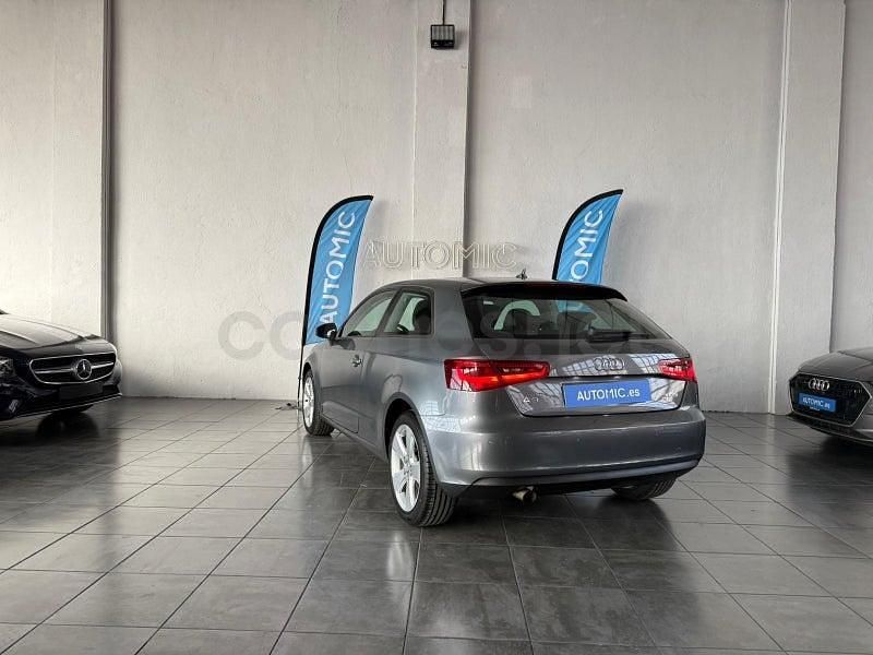 Usado Audi A3 Attraction 105 HP (77 kW) 2013 Cinzento Sedan