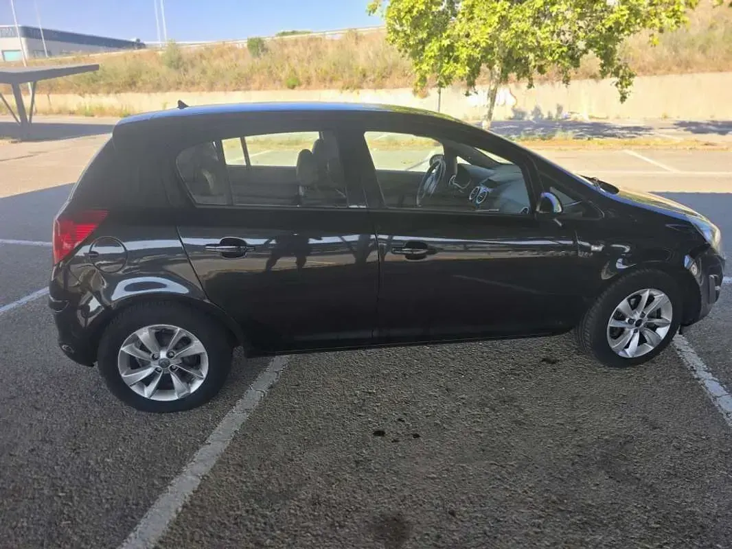 Usado Opel Corsa Selective 86 CV (63 kW) 2014 Negro Utilitario