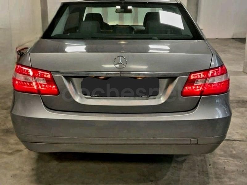 Usado Mercedes E200 136 CV (100 kW) 2011 Gris / plata Berlina