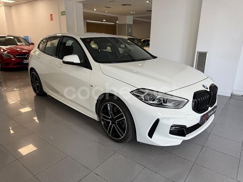 Blanco Usado 2021 BMW 118 Utilitario | 22.999 € (Precio justo) - Imagen 1/4