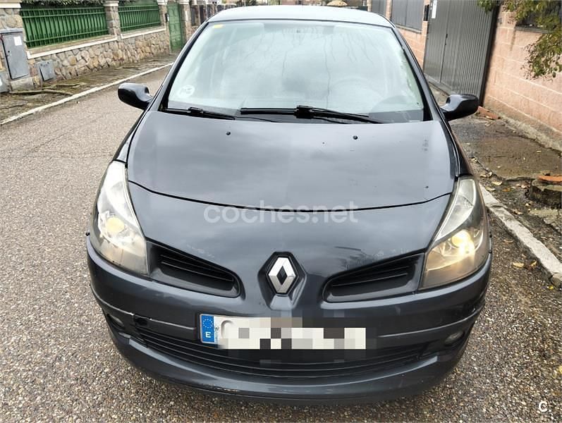 Usado Renault Clio III Collection 75 CV (55 kW) 2012 Gris / plata Berlina
