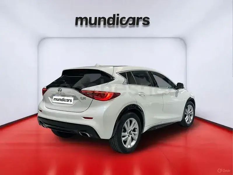 Usado Infiniti Q30 Premium 156 CV (114 kW) 2016 Blanco Berlina