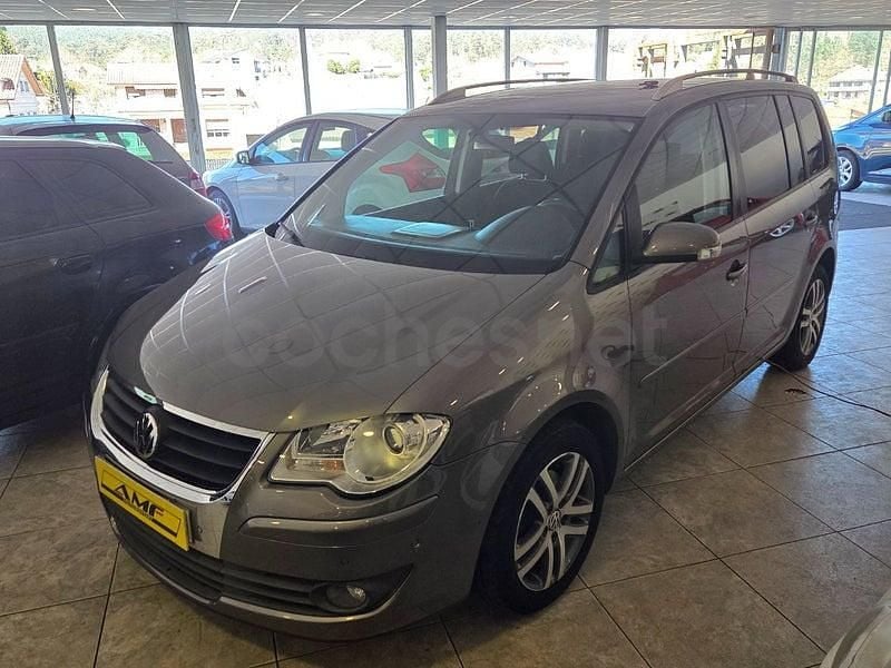 Usado VW Touran Advance 105 CV (77 kW) 2010 Gris / plata Monovolumen