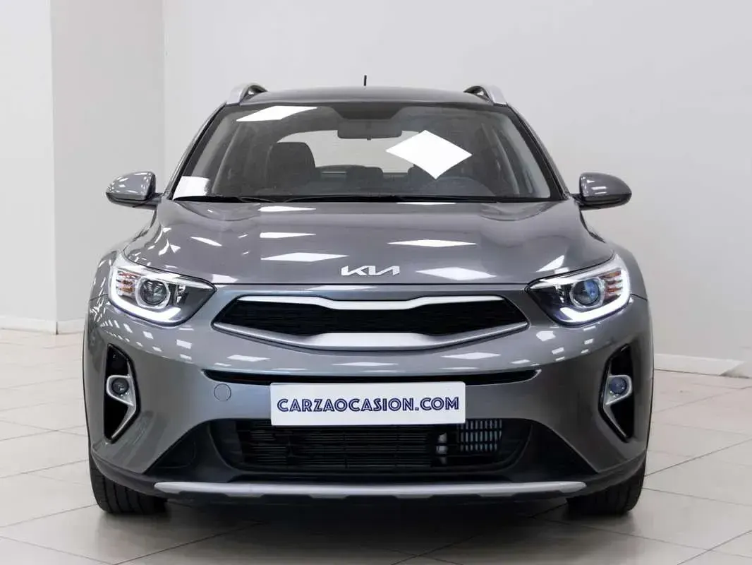 Usado Kia Stonic 101 CV (74 kW) 2025 Gris SUV