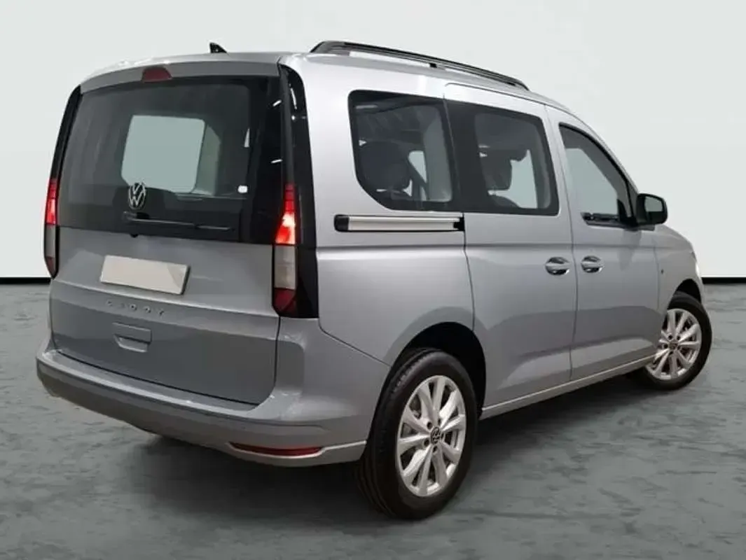 Usado VW Caddy Comfortline 102 CV (75 kW) 2026 Plateado Monovolumen