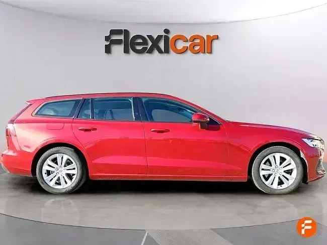 Begagnad Volvo V60 Momentum 163 HK (119 kW) 2021 Röd Kombi