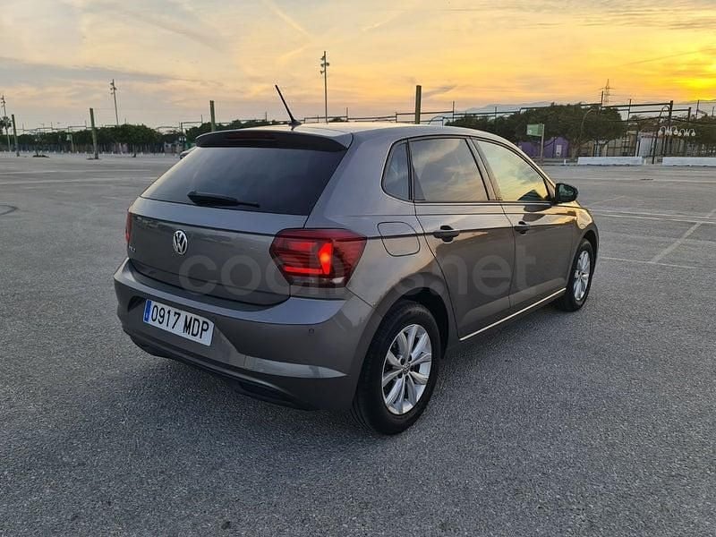 Usado VW Polo Sportline 115 CV (84 kW) 2020 Gris / plata Utilitario