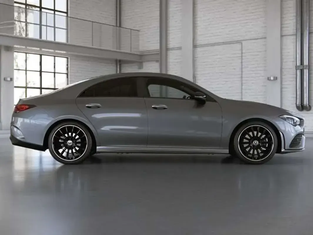 Usado Mercedes CLA220 190 CV (139 kW) 2025 Gris Coupe