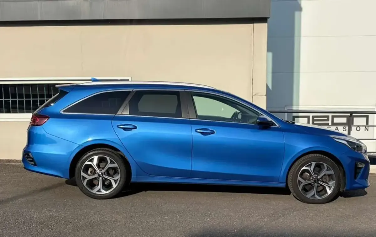 Usado Kia Ceed 136 CV (100 kW) 2020 Azul Utilitario