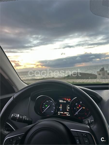 Usado Jaguar XE 180 CV (132 kW) 2015 Rojo Berlina