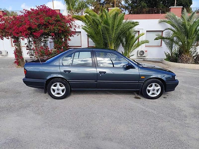 Usado Nissan Primera 124 HP (91 kW) 1994 Verde Sedan