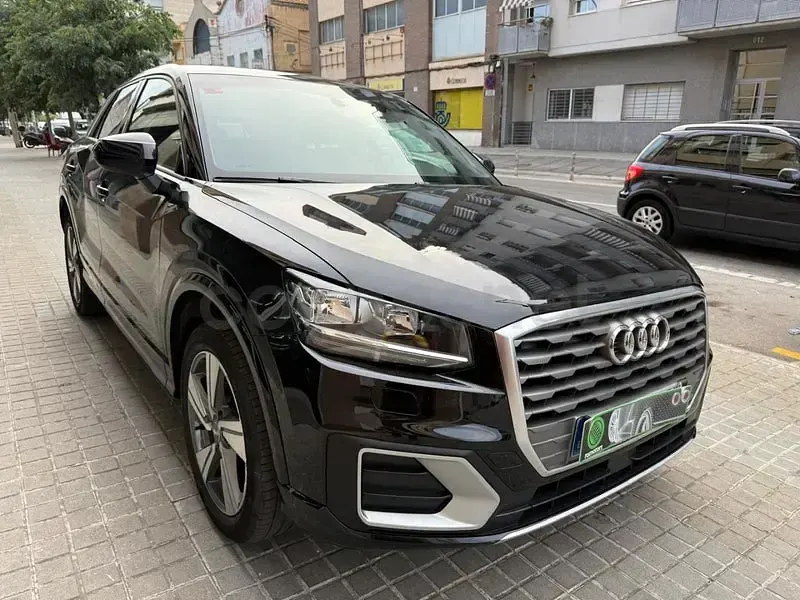 Usado Audi Q2 Design 116 CV (85 kW) 2017 Negro SUV