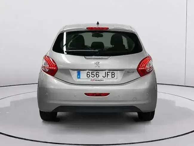 Usado Peugeot 208 Allure 82 CV (60 kW) 2015 Gris Utilitario