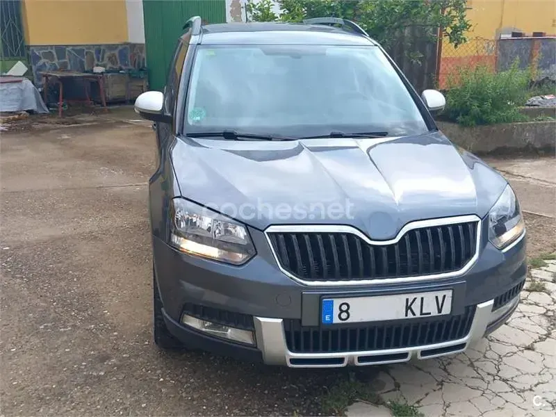Usado Skoda Yeti Ambition 150 CV (110 kW) 2016 Gris / plata SUV