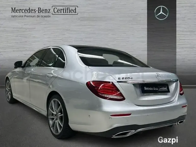 Usado Mercedes E220 AMG line 194 CV (142 kW) 2020 Gris / plata Berlina