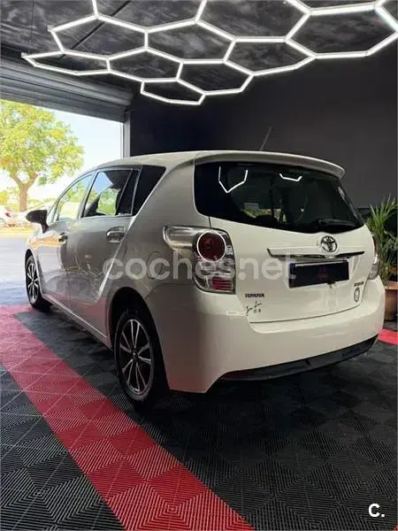 Usado Toyota Verso Comfort 112 CV (82 kW) 2014 Blanco Monovolumen