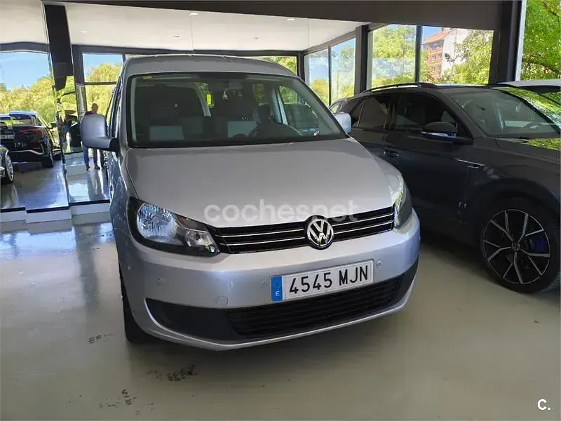 Usado VW Caddy Trendline 102 CV (75 kW) 2014 Gris / plata Monovolumen