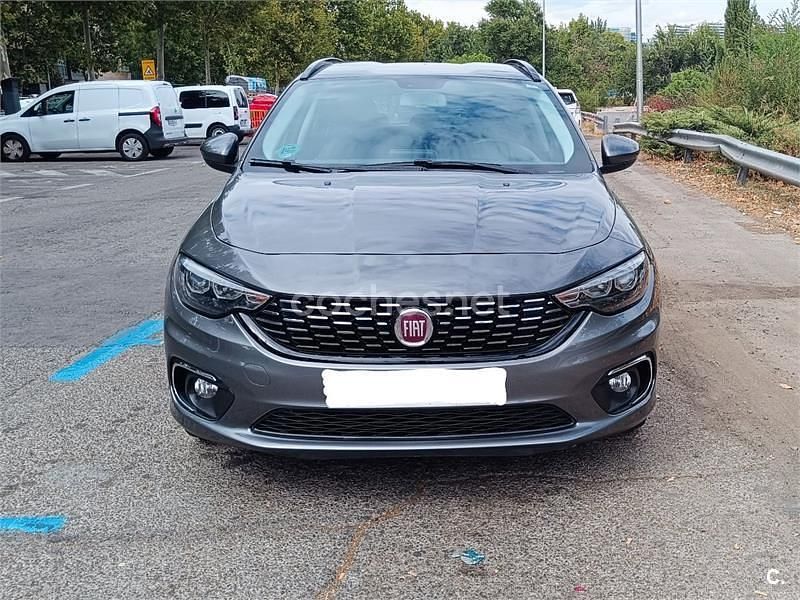 Usado Fiat Tipo 120 CV (88 kW) 2017 Gris / plata Berlina